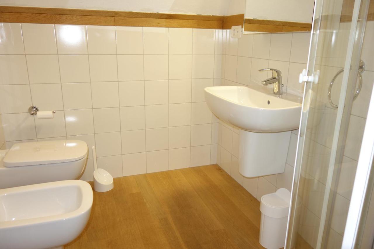 Molteni, Di Fiemme, * Varena